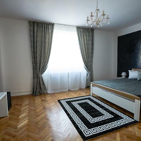 White Spacious Apartment Sibiu Exterior photo