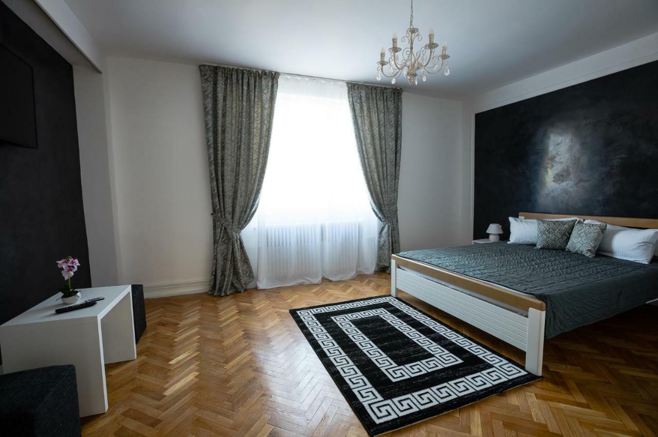 White Spacious Apartment Sibiu Exterior photo